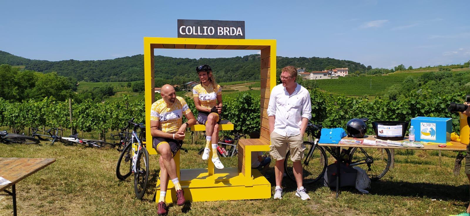 Copertina per La showgirl Justine Mattera stregata da Cormons, in bici nel Collio per solidarietà
